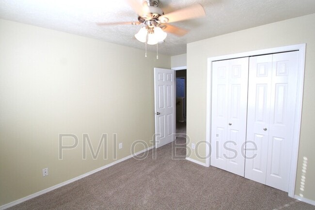 Building Photo - 639 E Willowbrook Dr