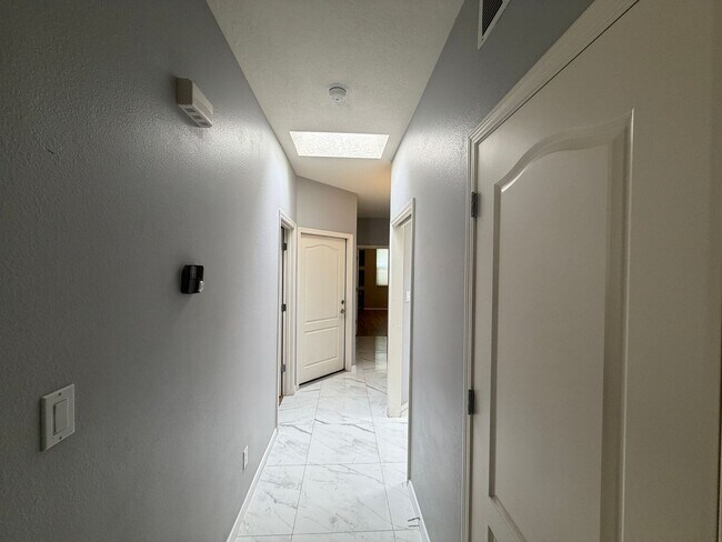 Building Photo - Beautiful Luxury Single Story Town Home Available Near Coors Blvd NW & Dellyne Ave NW!