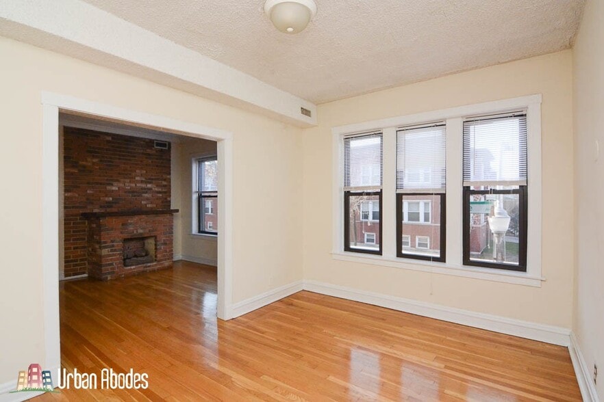 Building Photo - 3523 N Racine Ave