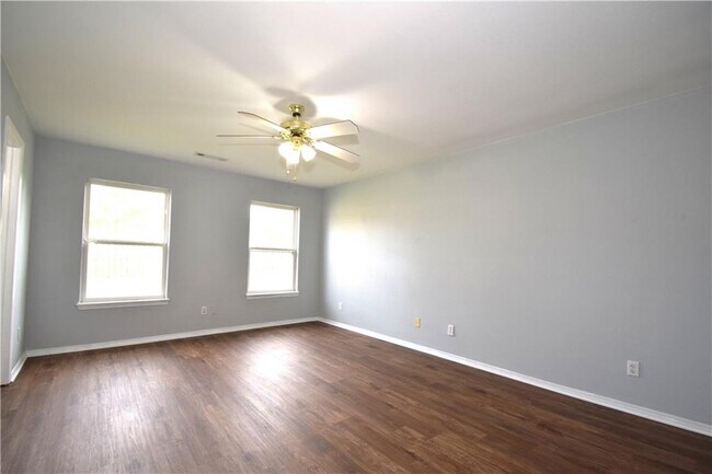 Building Photo - 903 SW Sandrock Rd