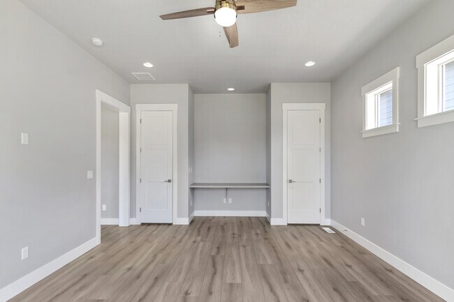 Building Photo - 9042 S La Pampa Way