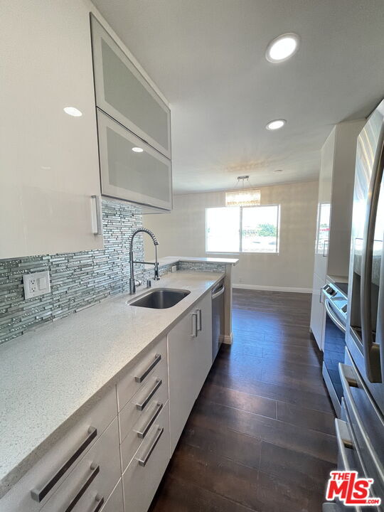 Building Photo - 8535 W Knl Dr
