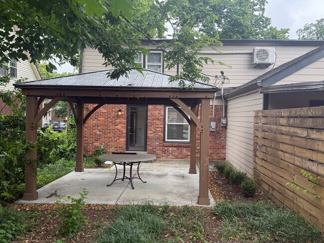 Building Photo - 2815 Acklen Ave