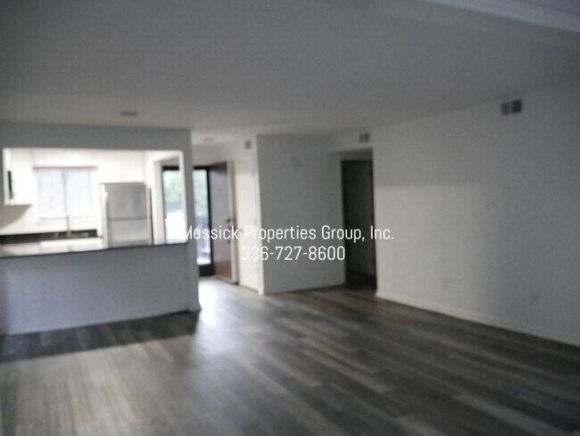 Building Photo - CEDAR COVE ON PEACE HAVEN ROAD!