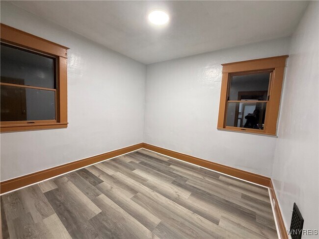 Building Photo - 111 Dempster St