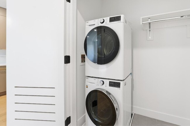 Building Photo - 35 Orchard St