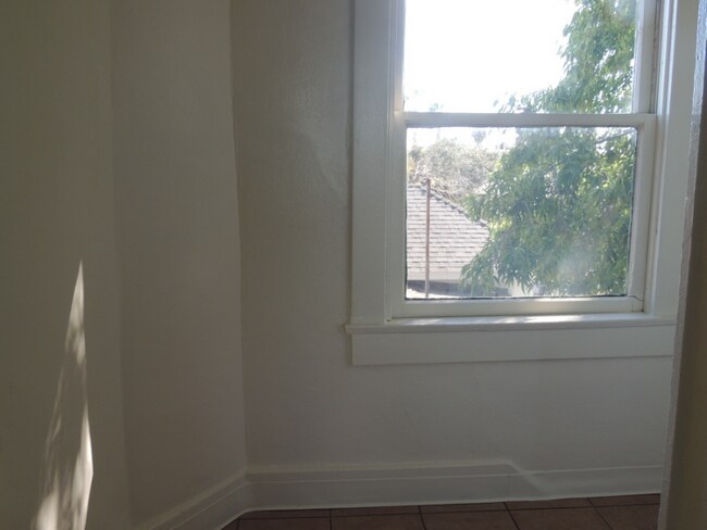 Building Photo - 532 21st St