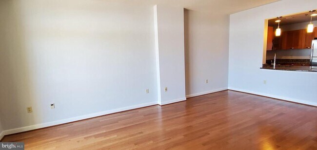 Building Photo - 5750 Bou Ave