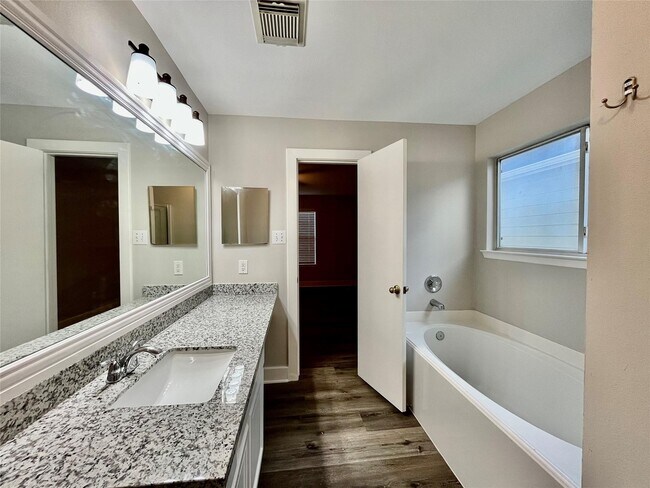 Building Photo - 1511 Nichole Woods Dr