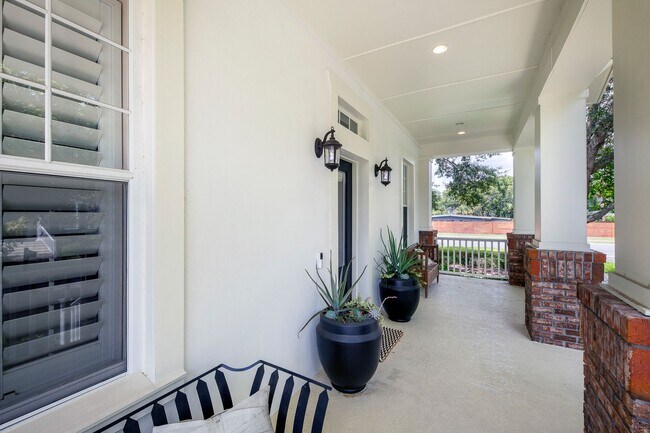 Building Photo - Baldwin Park Beauty! 3 bed/2.5 bath Pool H...