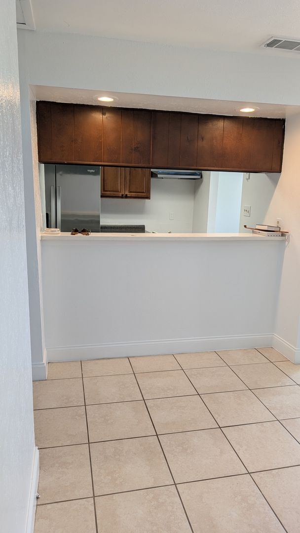 Building Photo - One Bedroom with balcony.