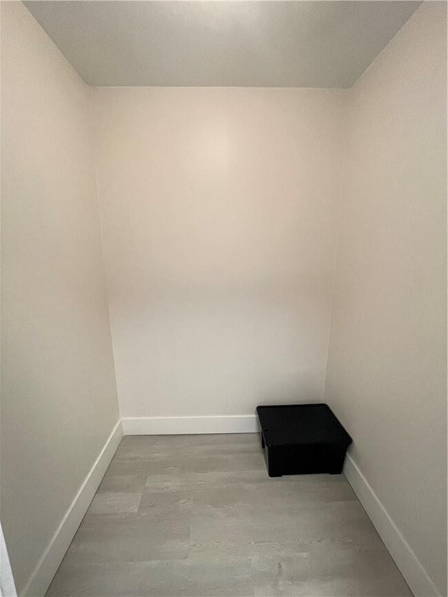 Building Photo - 3930 Crystal Lake Dr