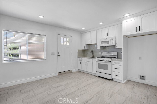 Building Photo - 857 S Idyllwild Ave