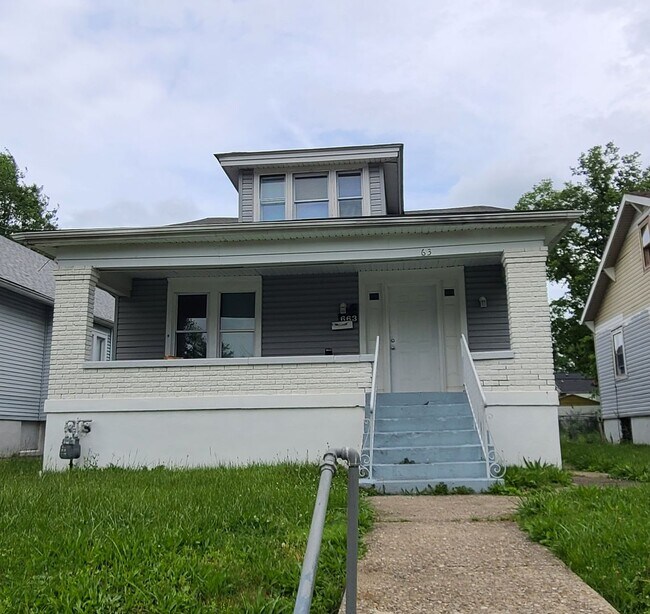Primary Photo - 2 bed 2 bath with bonus areas!