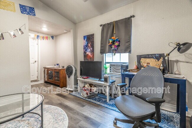 Building Photo - 432 E Drexel Ave