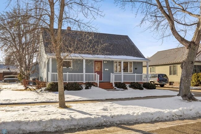 Building Photo - 113 5th Ave W