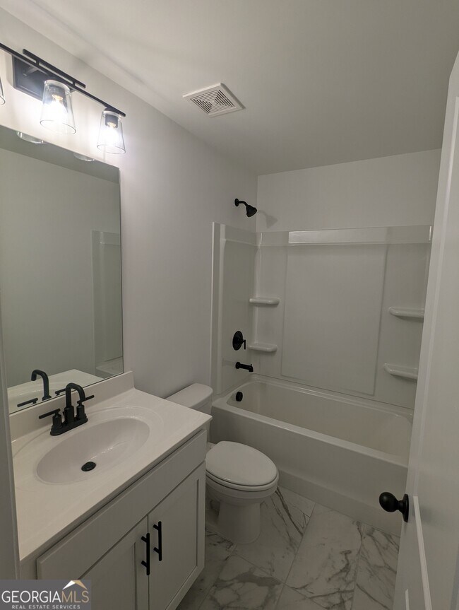 Building Photo - 716 Vallin St