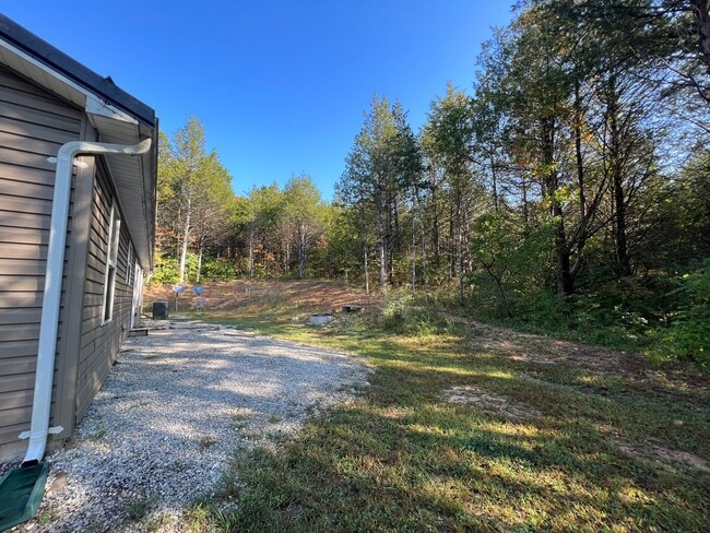 Building Photo - Home on 5 Acres