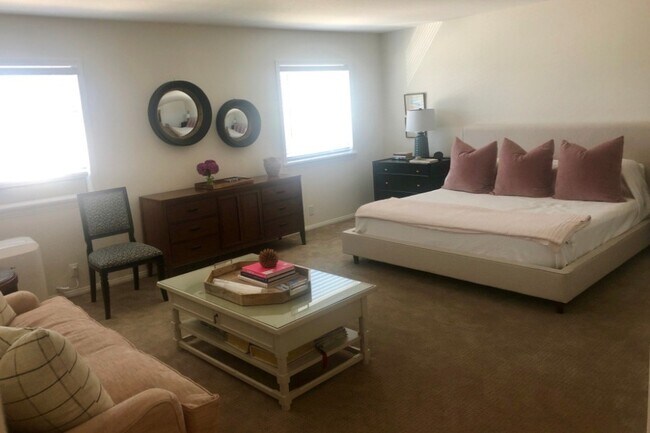Master Bedroom - 2100 Farrell Ave