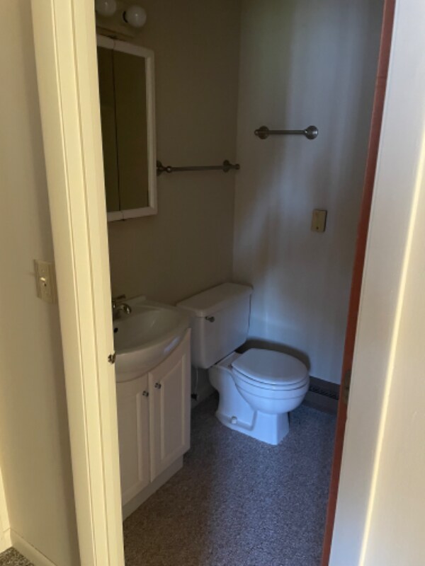 Building Photo - 905 Illini Ave