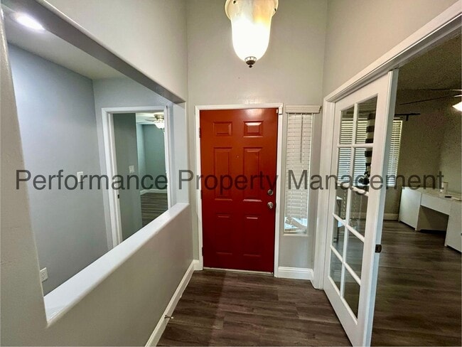 Building Photo - Stunning 4 Bed/2 Bath in SW Bakersfield w/...