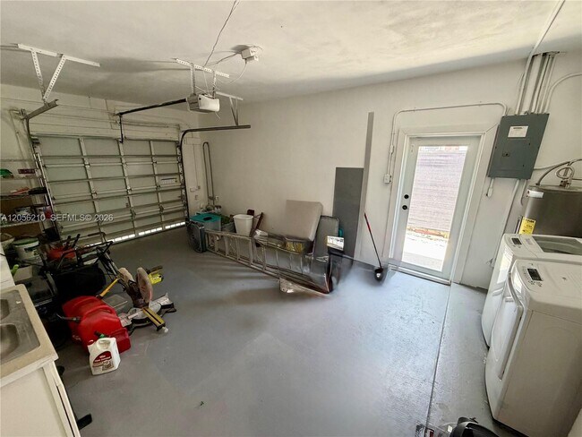Building Photo - 9340 Jamaica Dr