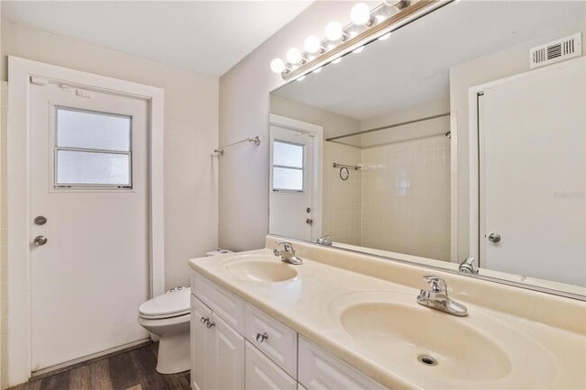 Building Photo - 6001 S Himes Ave