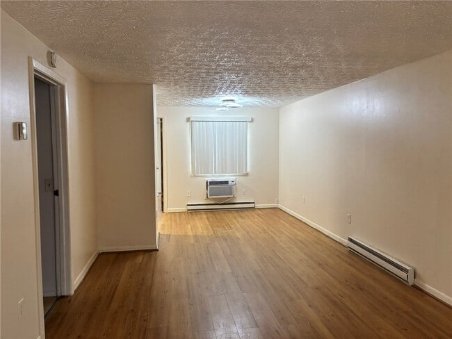 Building Photo - 223 Autumn Chapel Way