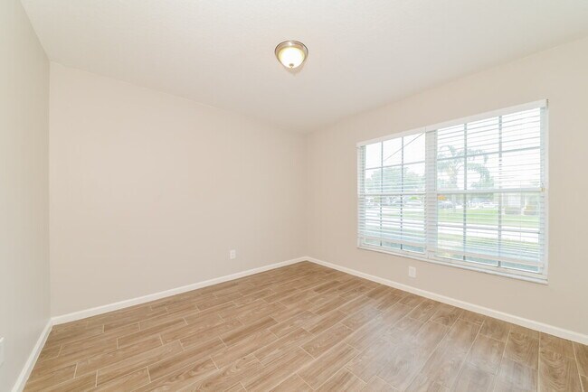 Building Photo - 12432 Tree Pointe Ct