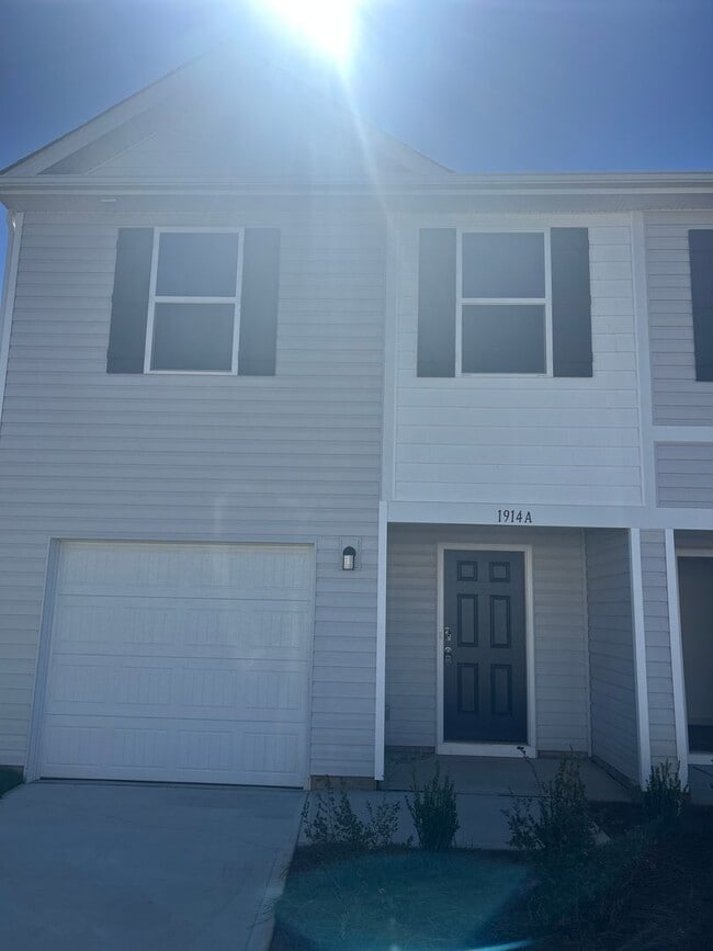 Building Photo - Brand New End-Unit Townhome in Newton!