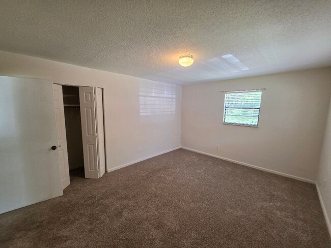 Building Photo - 2 Bedroom 2 Bathroom Edgewater Home