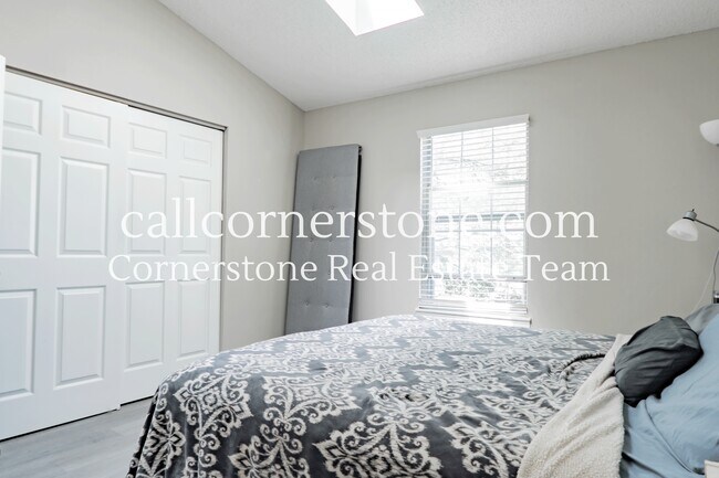 Building Photo - 3618 Queen Anne Way