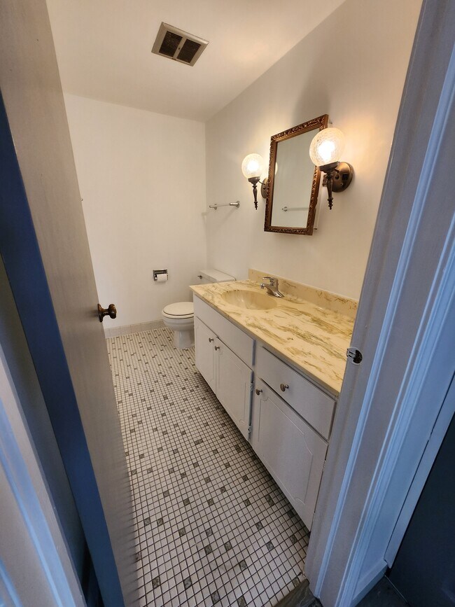 Half bathroom - 134 E Bailey Rd