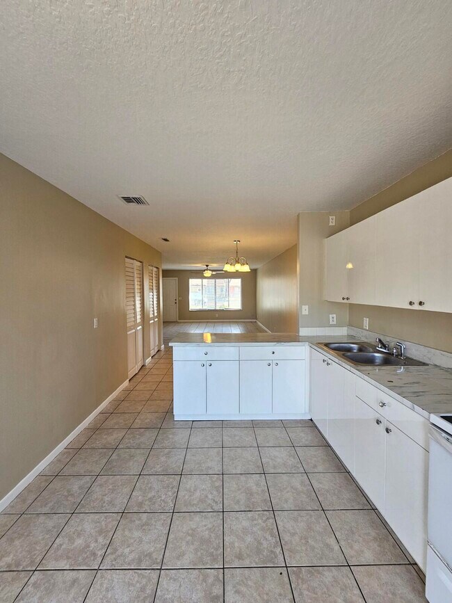 Building Photo - 4768 Orleans Ct