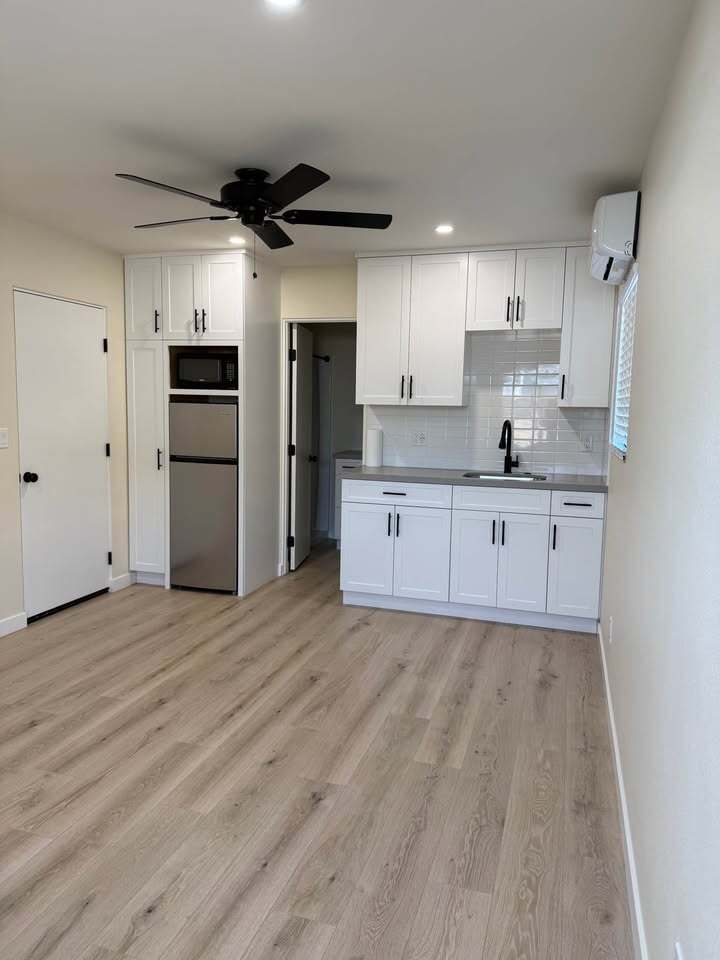 Building Photo - 1956 W 9th St