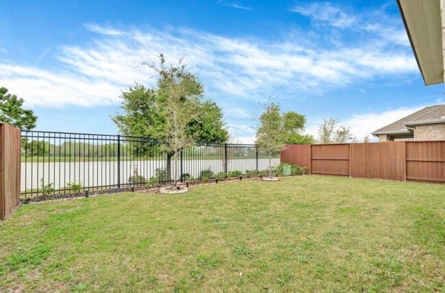 Building Photo - 10526 Wagner St