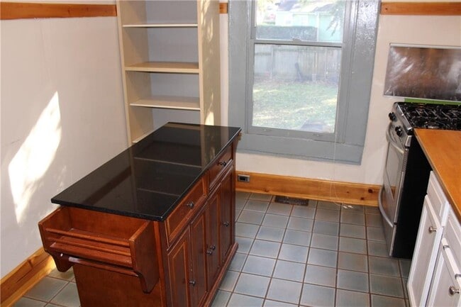 Building Photo - 1075 Manigault St SE