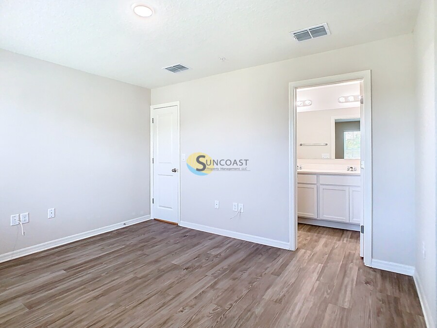 Building Photo - 3821 SW 43rd Ct