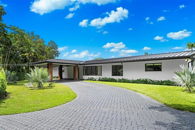 Building Photo - 7000 SW 125th St