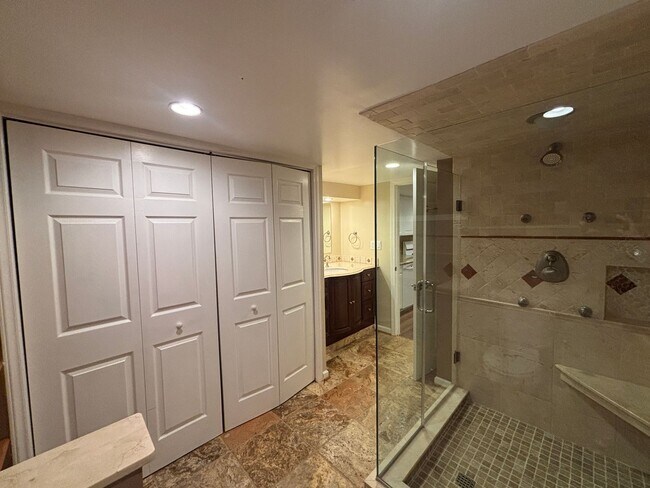 Building Photo - 3479 Overbrook Dr