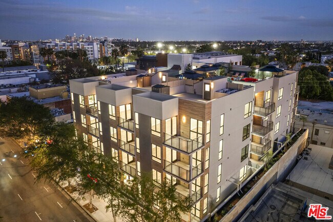 Building Photo - 7428 Santa Monica Blvd