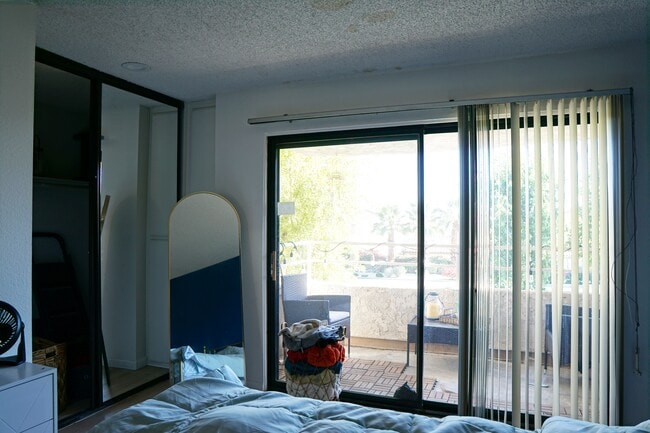 Building Photo - 437 S Calle El Segundo