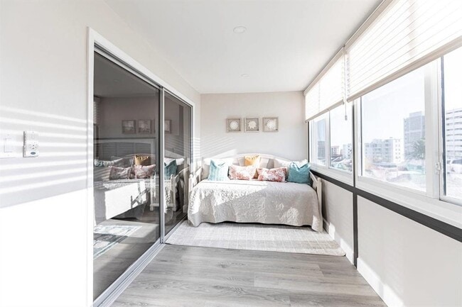 Building Photo - 1125 W Peppertree Dr