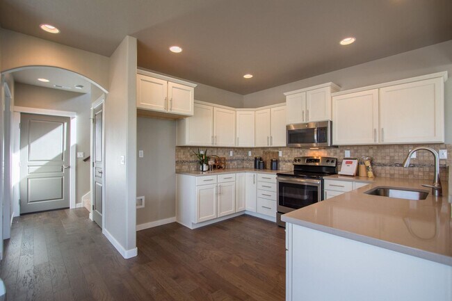 Building Photo - Gorgeous 3-Bdr with Bonus Room Loft in McKenzie Meadows Village in Sisters!