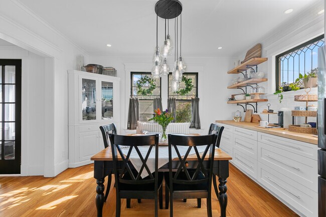 Building Photo - 37 Harmon St