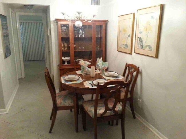 Building Photo - 300 Horizon W