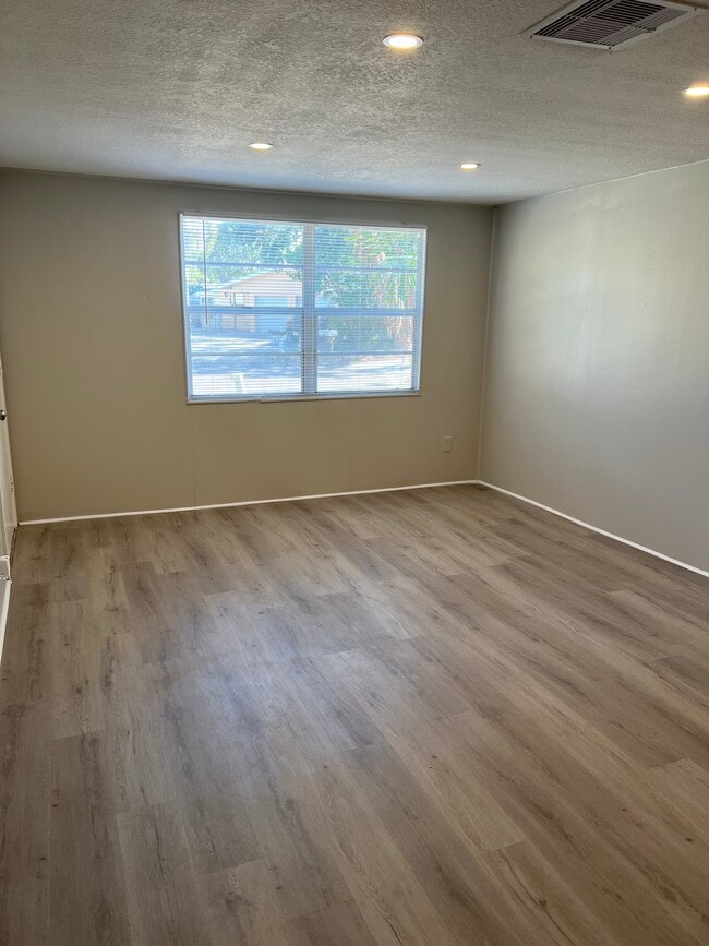 Building Photo - 612 Dogwood Ct