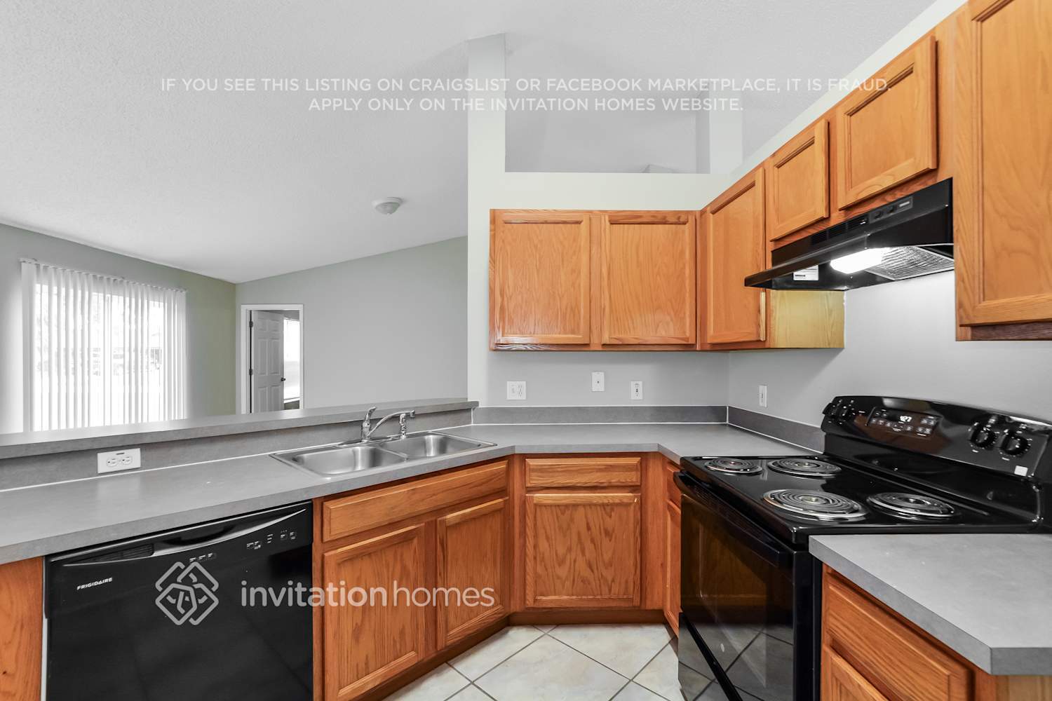 Building Photo - 1300 Navarre Dr