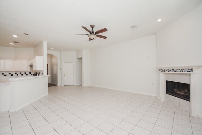 Building Photo - 918 Tennyson Dr