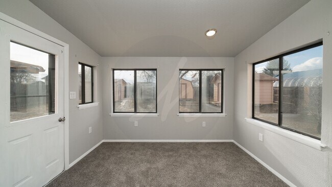 Building Photo - Great Home in Colorado Springs with 2 Car Garage